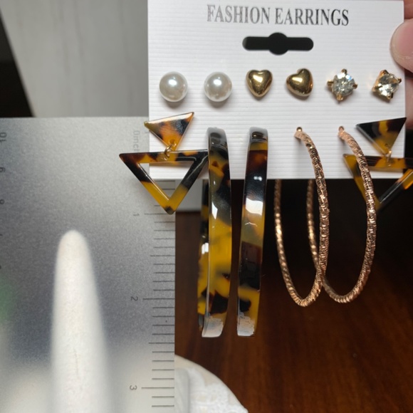 Coordinating 6 pair set of new earrings. Mix and match! - Picture 4 of 6